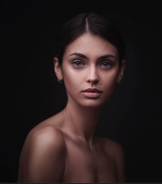 MAKE UP